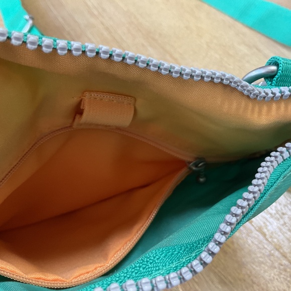 Baggalini Like New Travel Nylon Double-Zip Pocket Crossbody Bag - Picture 9 of 12